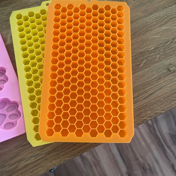 Bundle of Colorful Silicone Molds - Picture 4 of 5